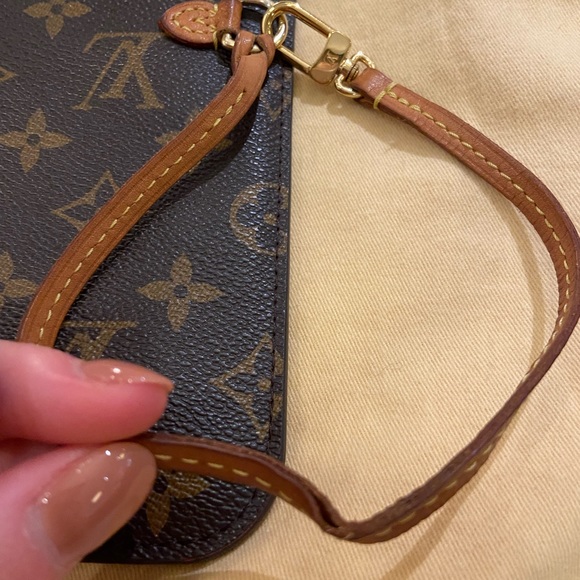 Authentic Louis Vuitton Pochette - Picture 10 of 13